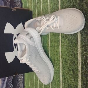 Under ARMOUR NWT Charged Impulse Knit Shoes Size 11